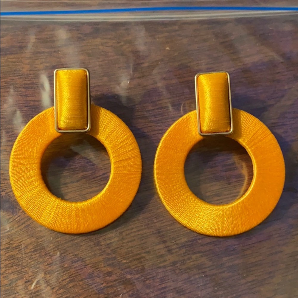 Yellow gold earrings